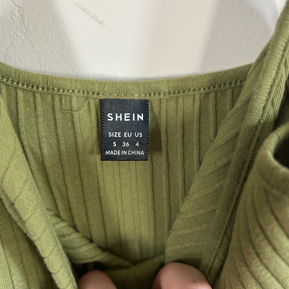 Green fitted shein dress. Never worn. great condition